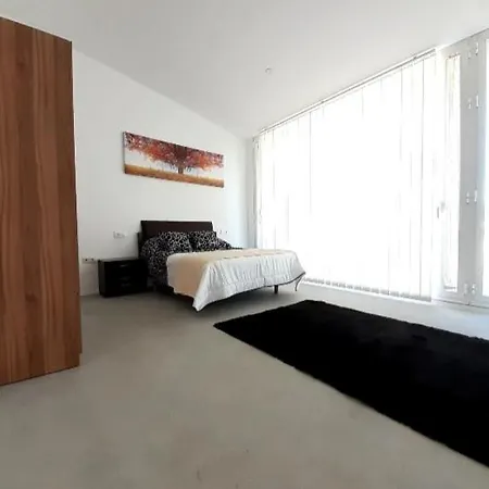 בית נופש Melrouse Place House *