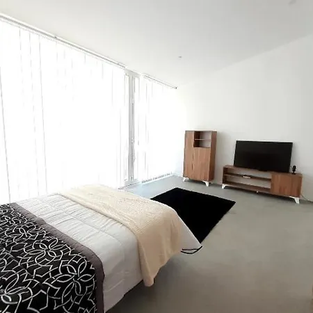 בית נופש Melrouse Place House *